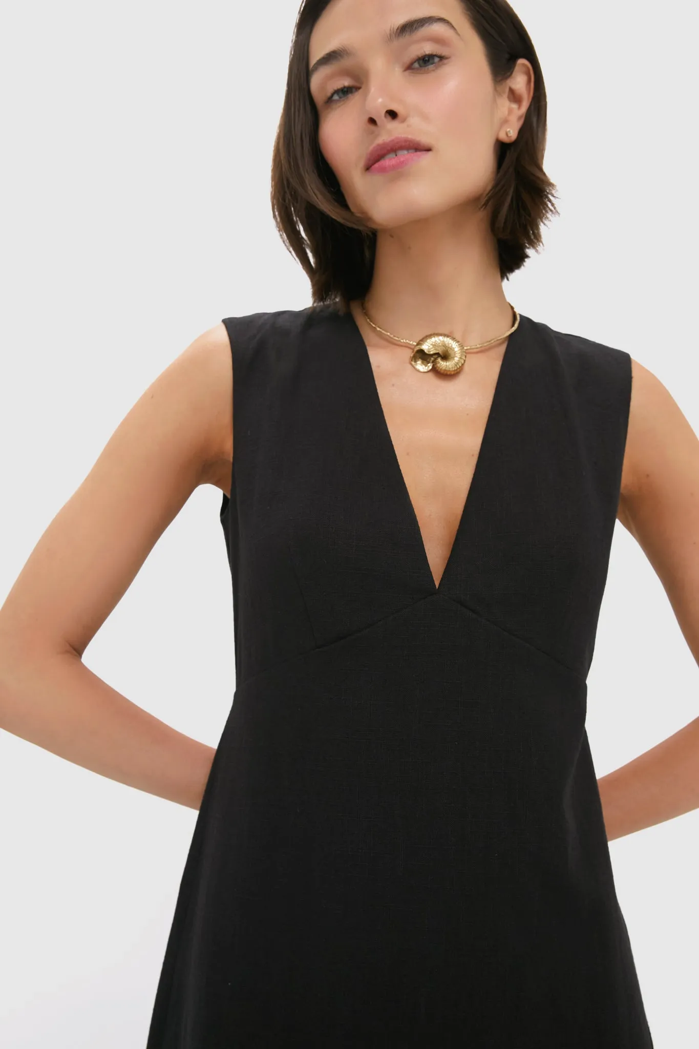 Black Arielle Lace V-Neck Midi Dress sold by Tuckernuck product image thumbnail 5