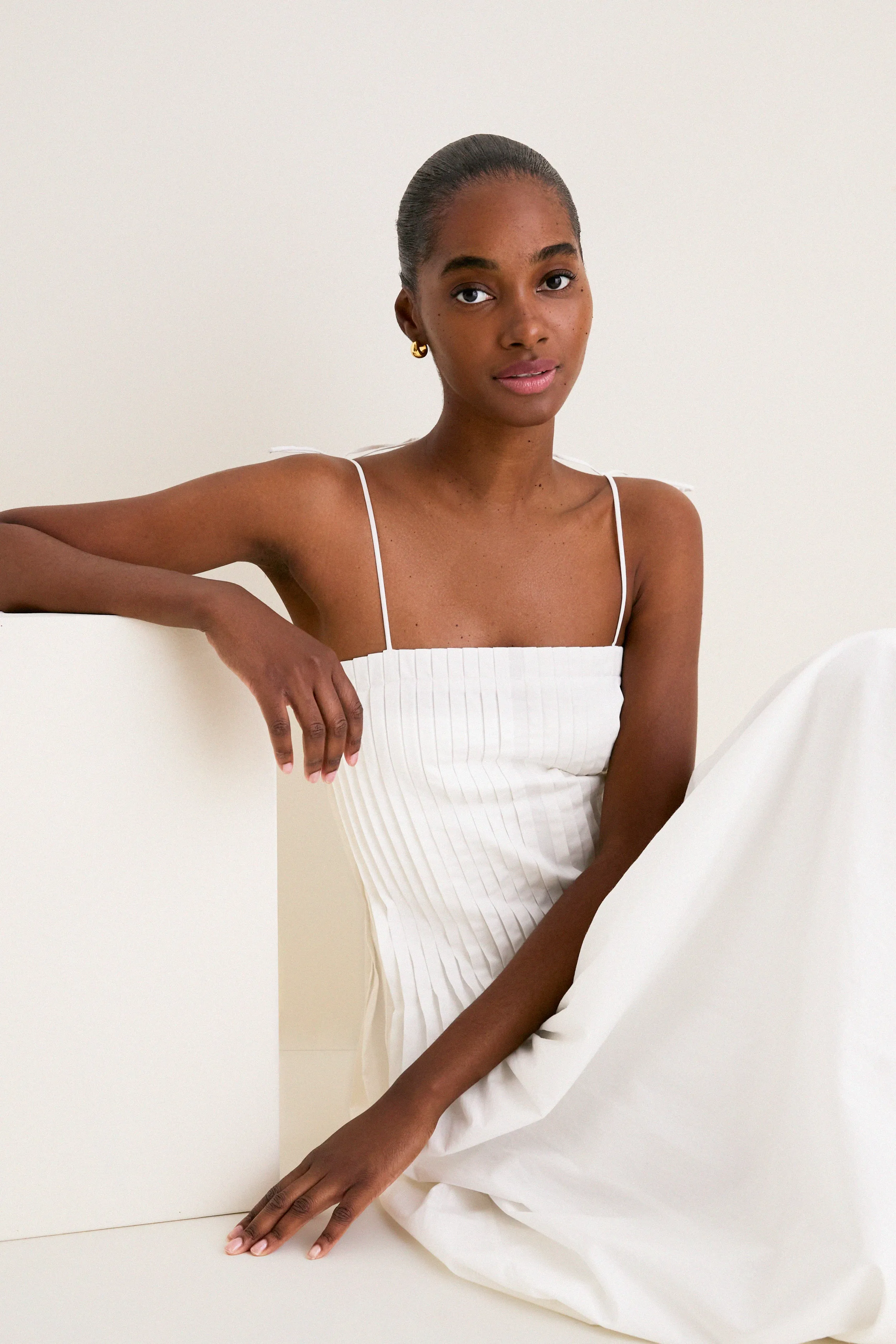 Off White Pleated Front Detail Midi Dress sold by Tuckernuck product image thumbnail 2