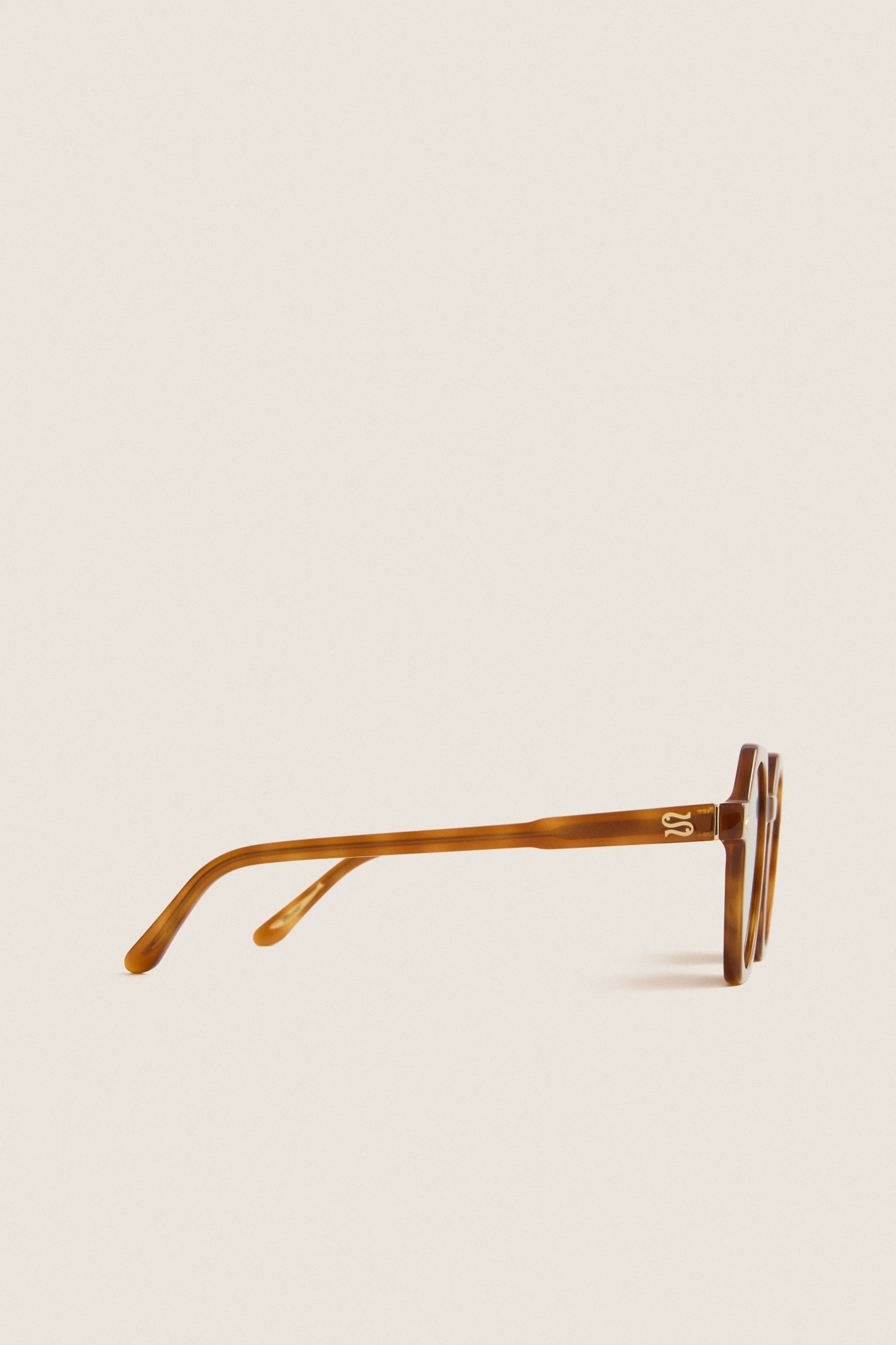 Carmelo Glaze Millie Sunglasses sold by Tuckernuck product image thumbnail 4