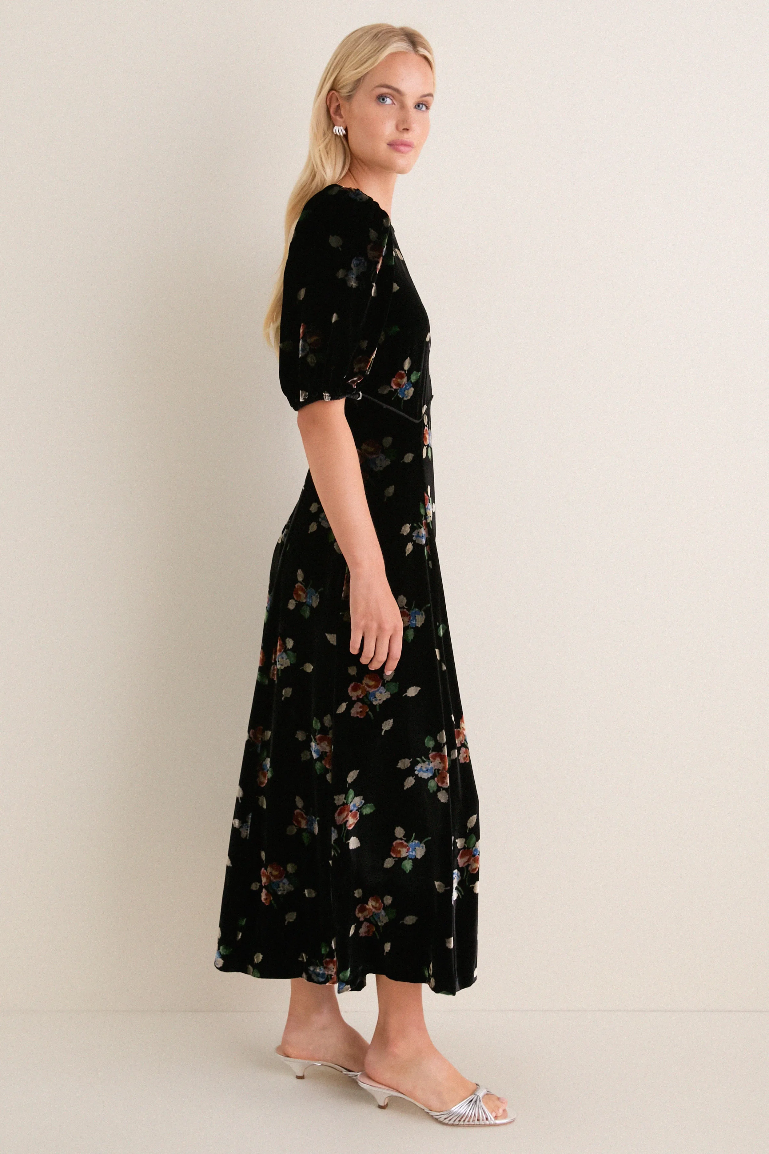 Black Leda Velvet Puff Sleeve Midi Dress sold by Tuckernuck product image thumbnail 4