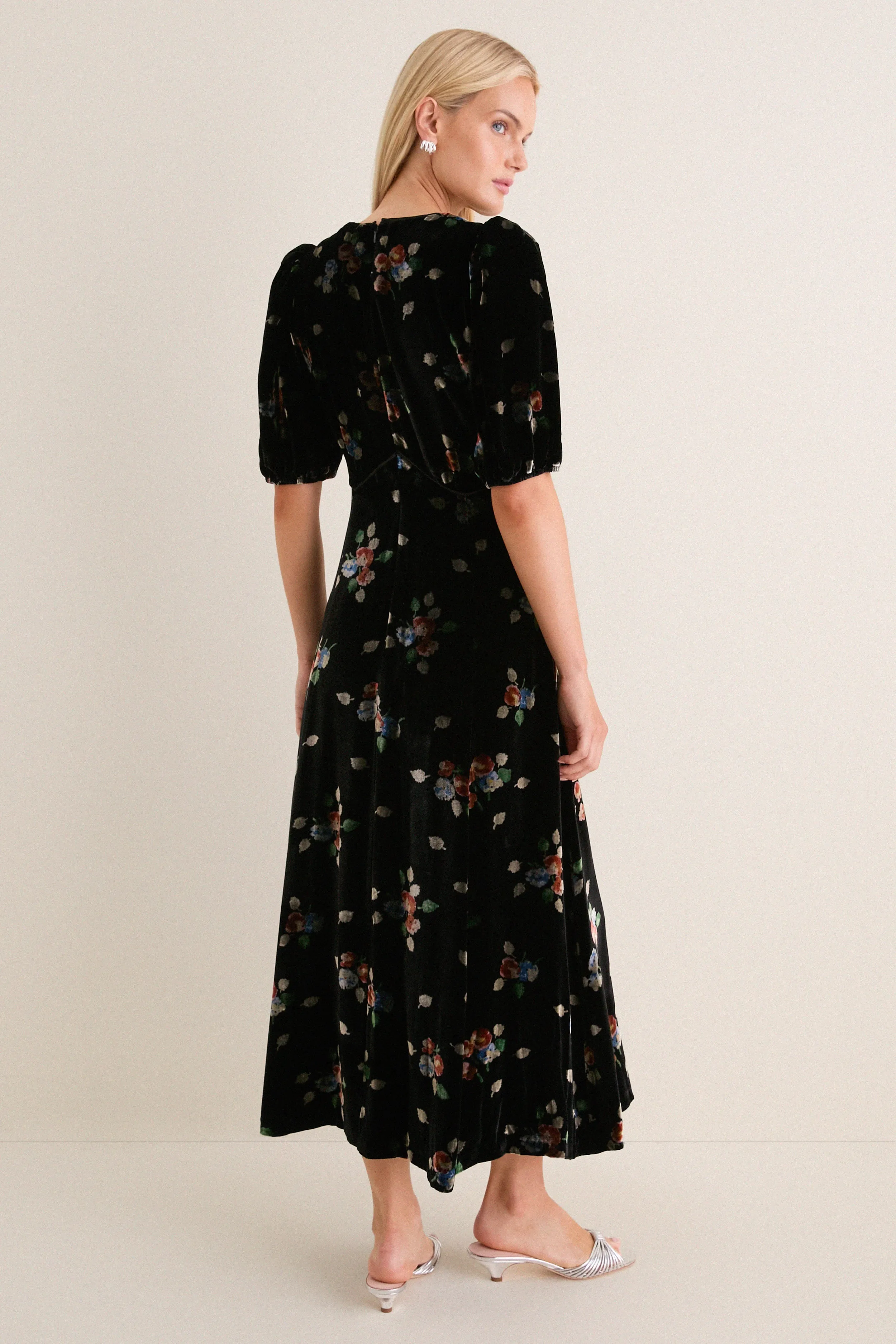 Black Leda Velvet Puff Sleeve Midi Dress sold by Tuckernuck product image thumbnail 5