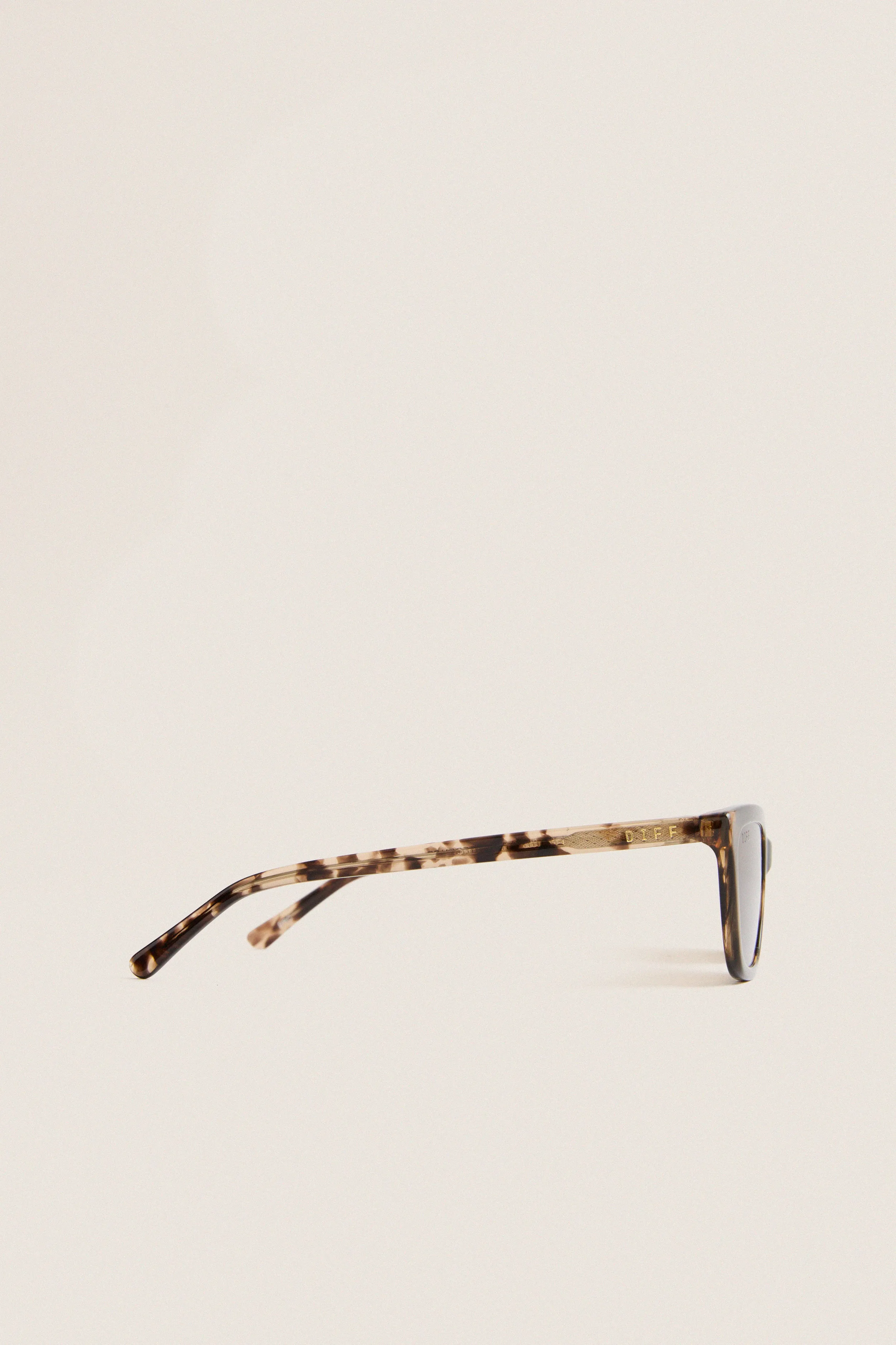 Espresso Tortoise Polarized Hannah Sunglasses sold by Tuckernuck product image thumbnail 4