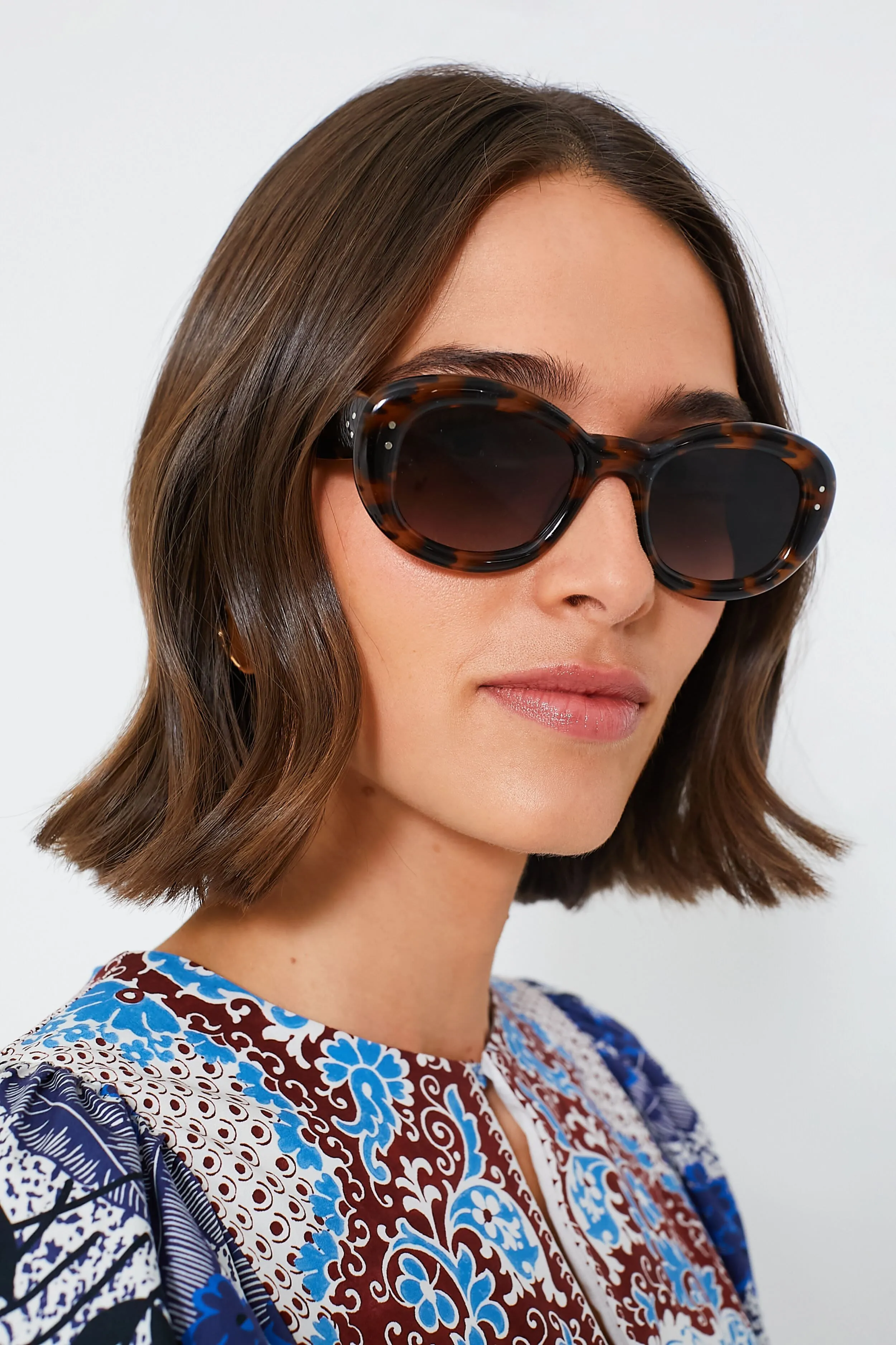 Venezia Margaret Sunglasses sold by Tuckernuck product image thumbnail 2