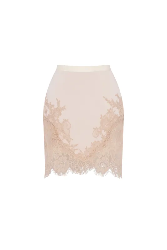 Fitted beige mini skirt adorned with lace, Parisienne sold by Milla