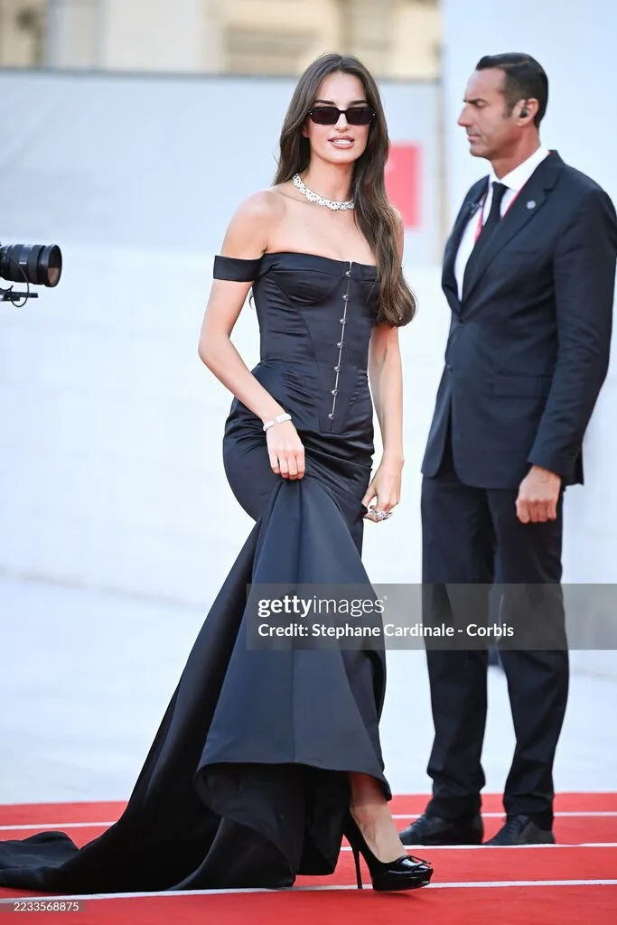 Black gala-worthy fitted couture gown sold by Milla product image thumbnail 2