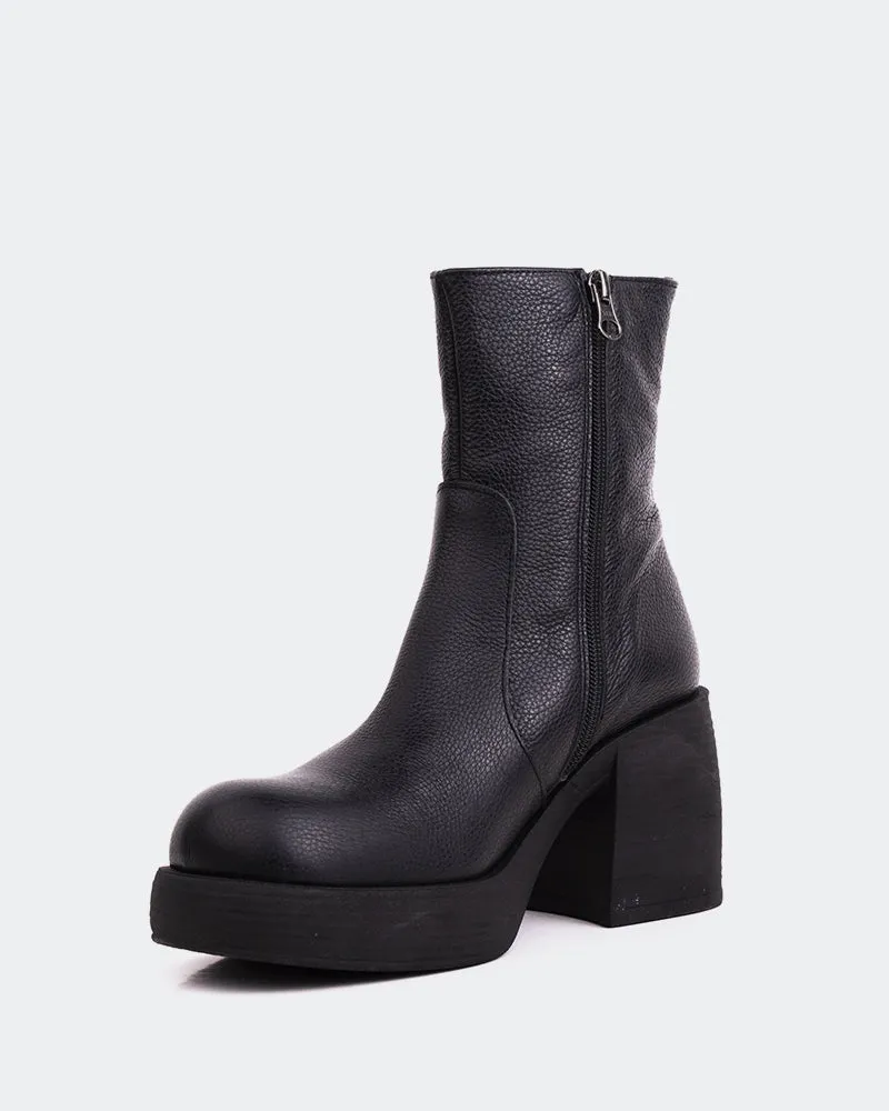 Chamonix Black Leather sold by L'Intervalle product image thumbnail 4