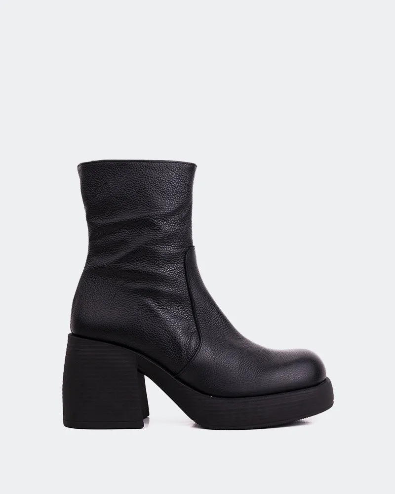 Chamonix Black Leather sold by L'Intervalle