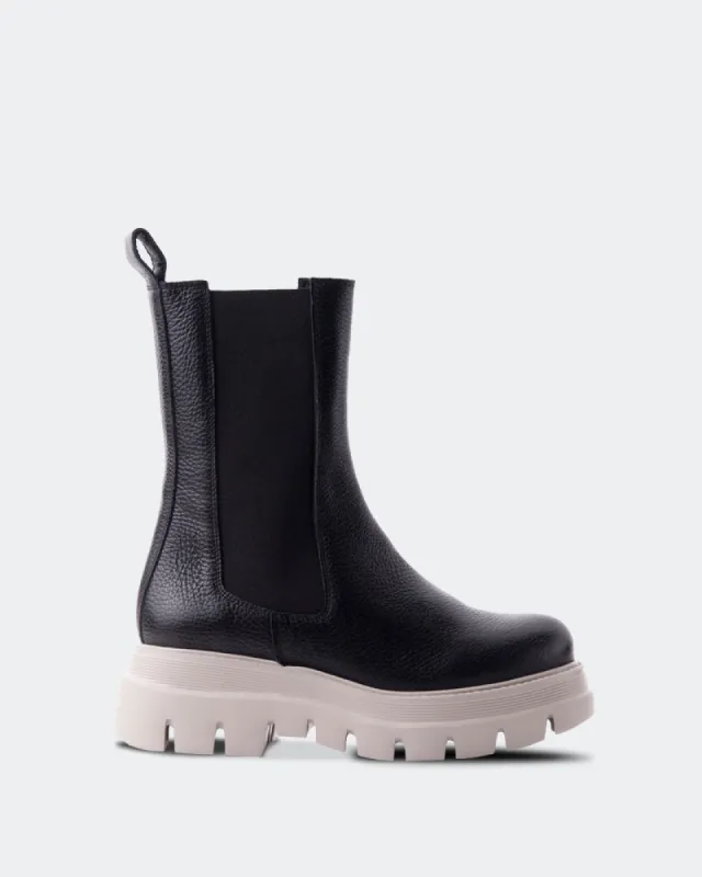 Frisco Black Leather sold by L'Intervalle