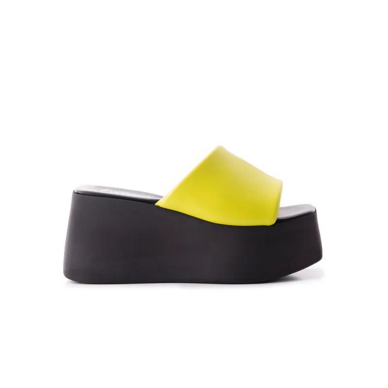 Apple Yellow Leather sold by L'Intervalle