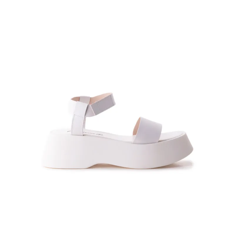 Aguo White Leather sold by L'Intervalle