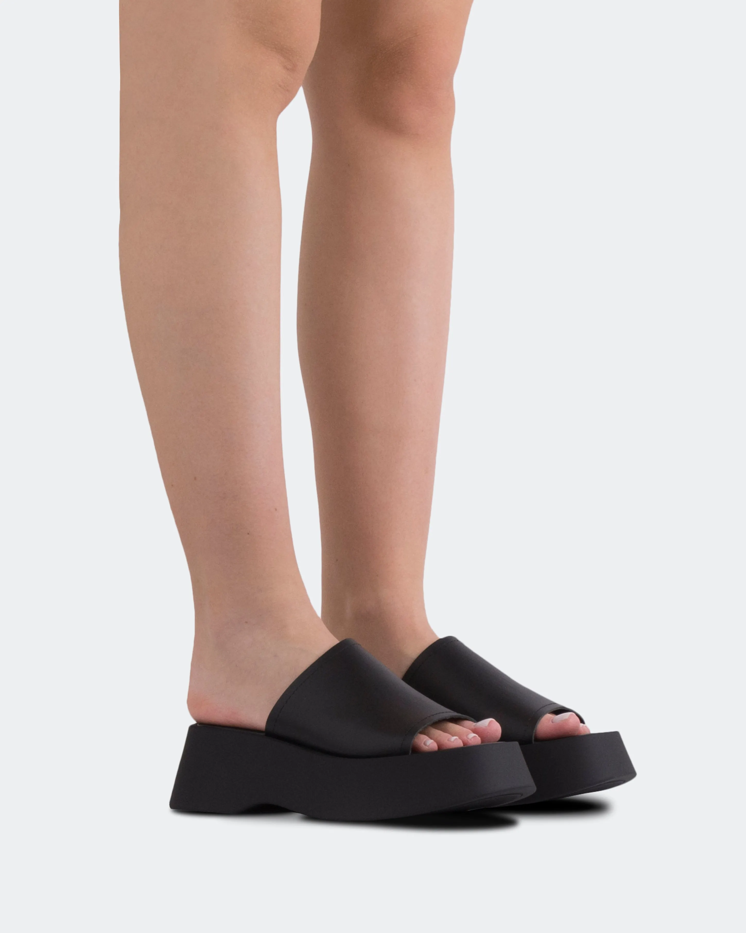 Mulder Black Leather sold by L'Intervalle product image thumbnail 3