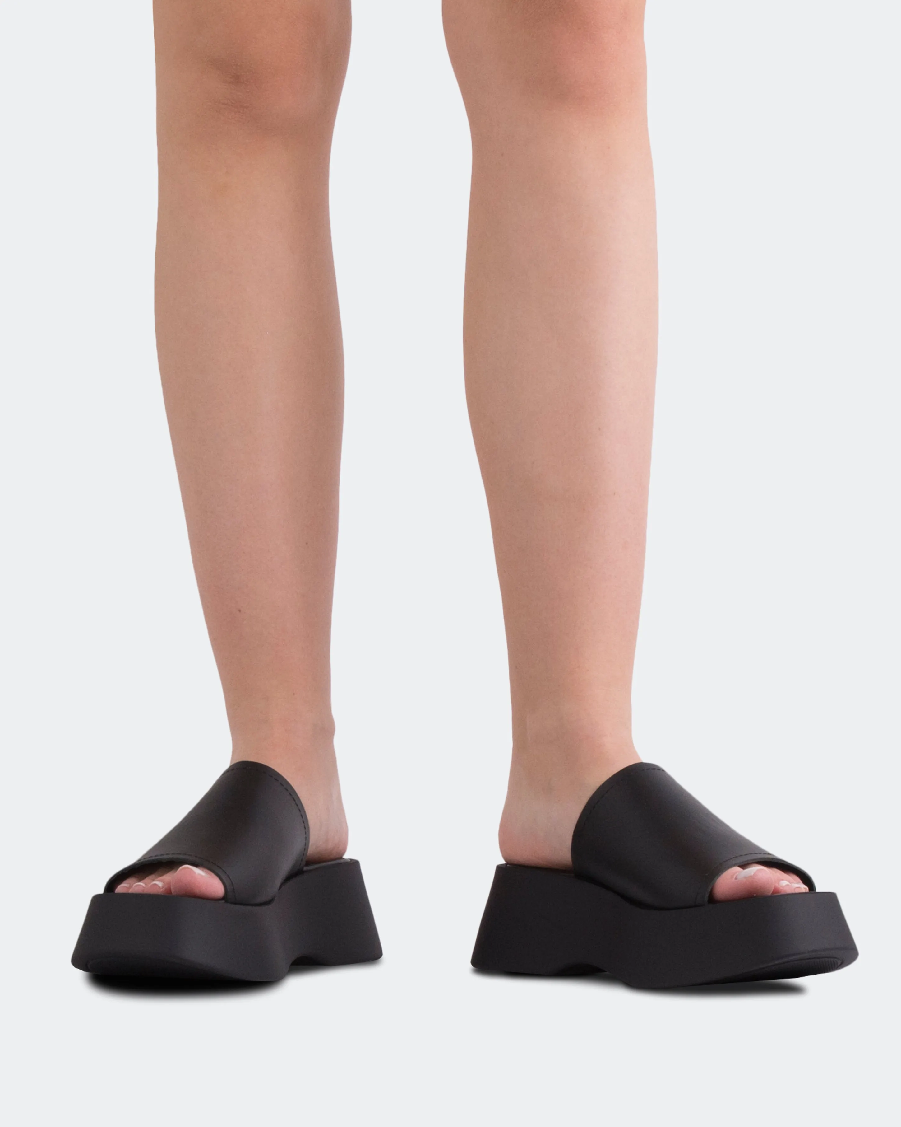 Mulder Black Leather sold by L'Intervalle product image thumbnail 2