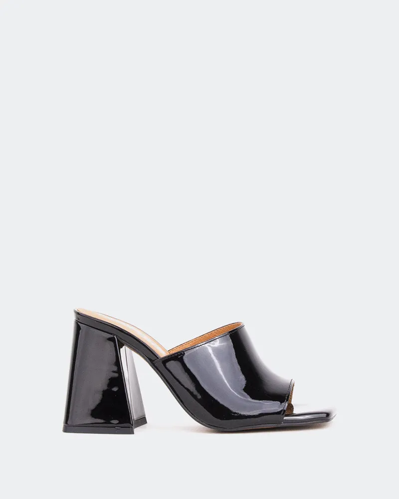 Herrera Black Patent/Verni Noir sold by L'Intervalle