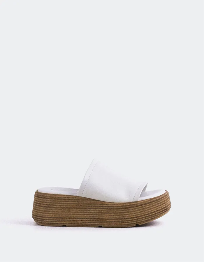 Beluga White Leather sold by L'Intervalle
