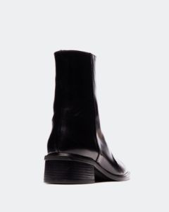 Dubbo Black Leather sold by L'Intervalle