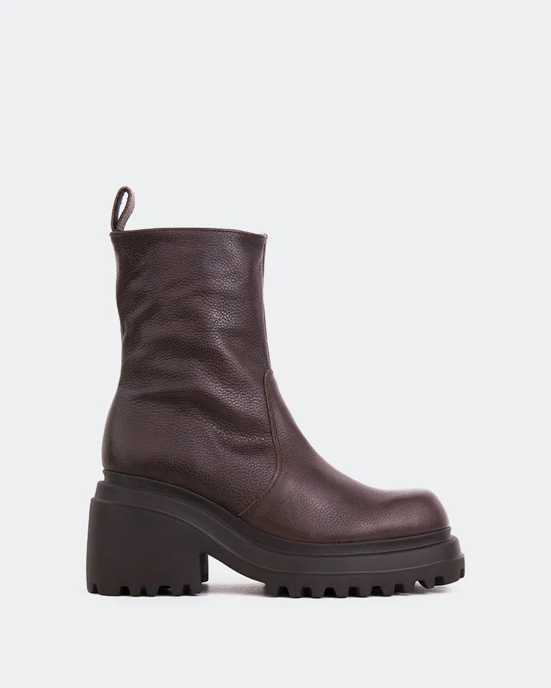 Ike Brown Leather sold by L'Intervalle