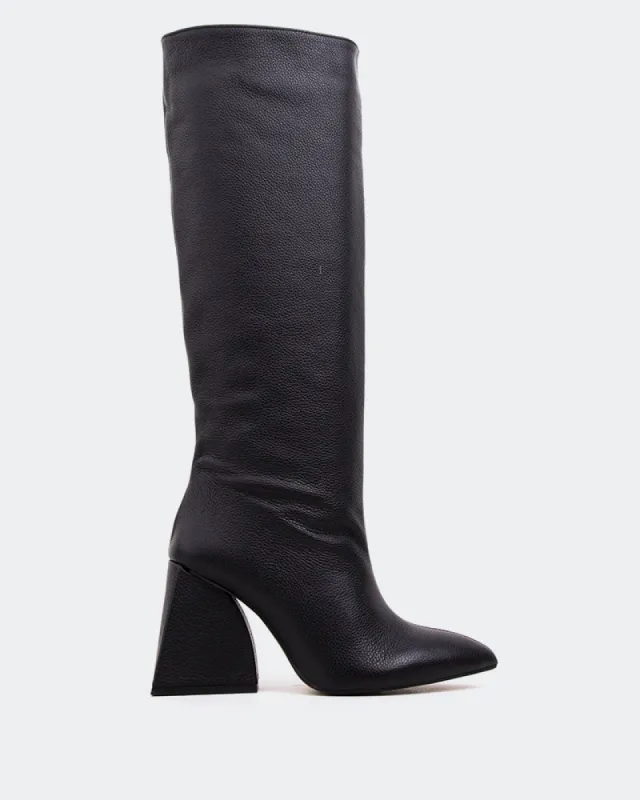 Camus Black Leather sold by L'Intervalle