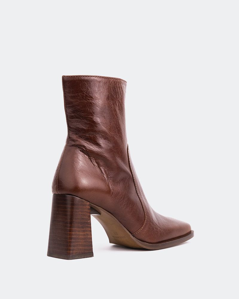 Chard Chestnut Leather sold by L'Intervalle product image thumbnail 3