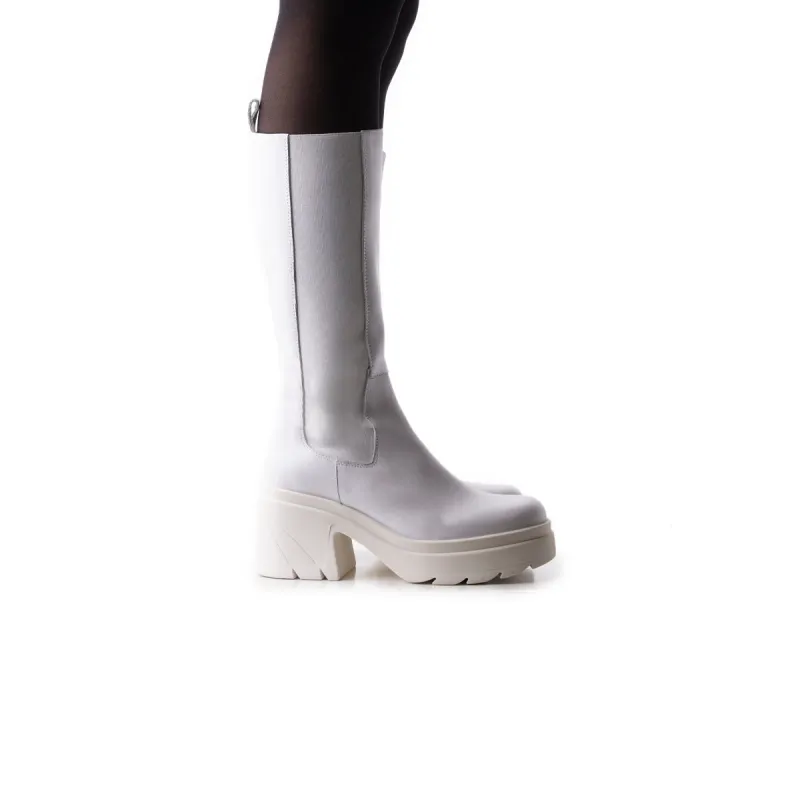 Raidon White Leather sold by L'Intervalle