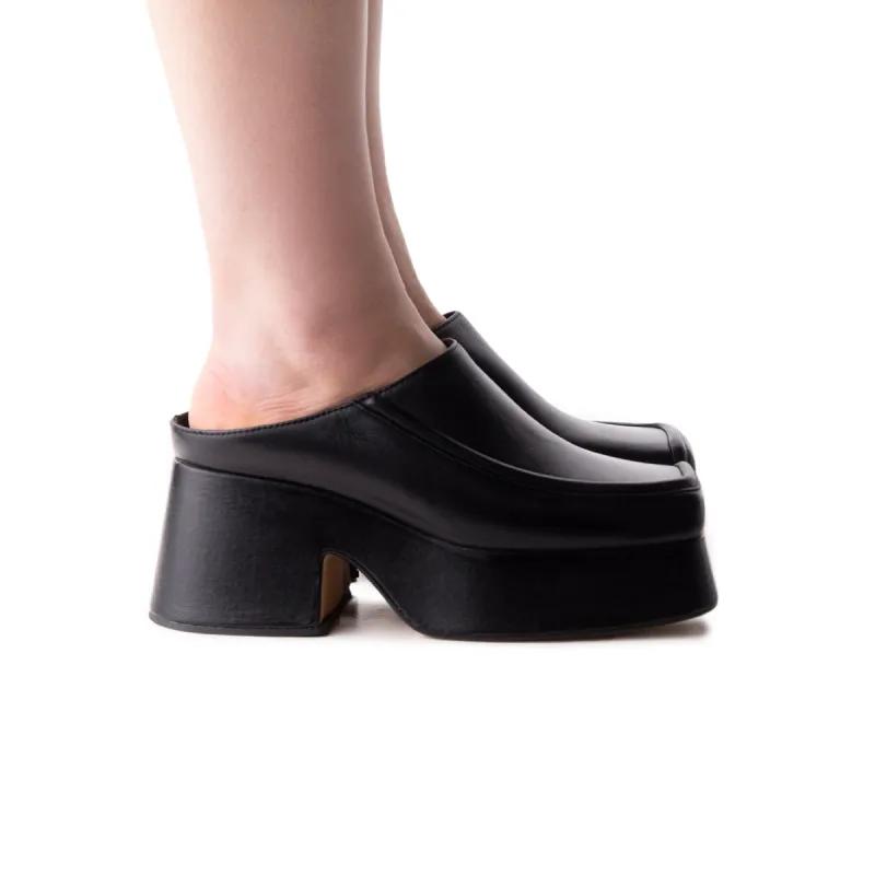 Grettel Black Leather sold by L'Intervalle