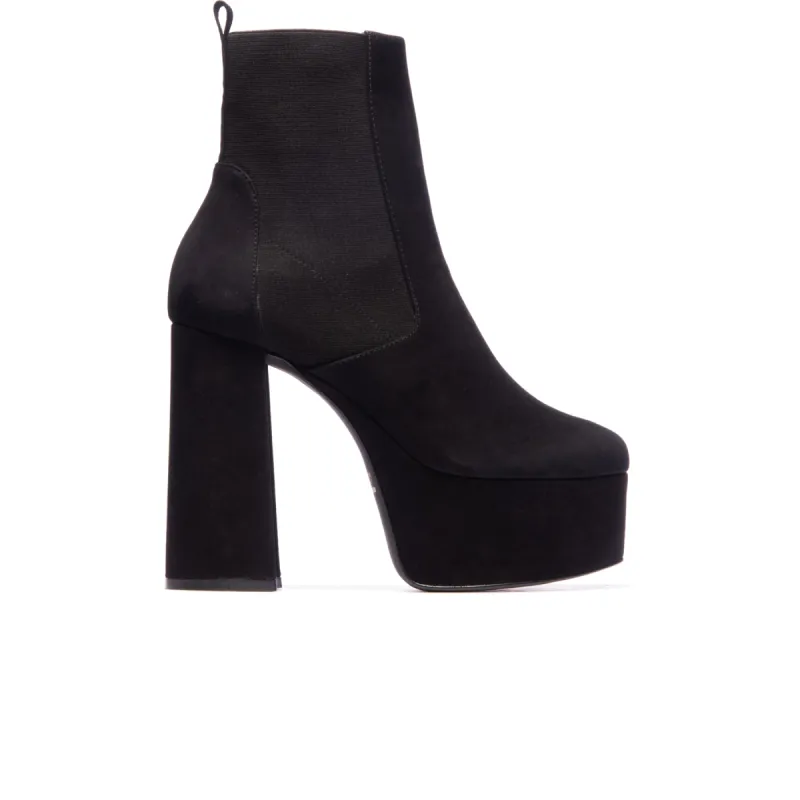 Kiss Black Nubuck sold by L'Intervalle