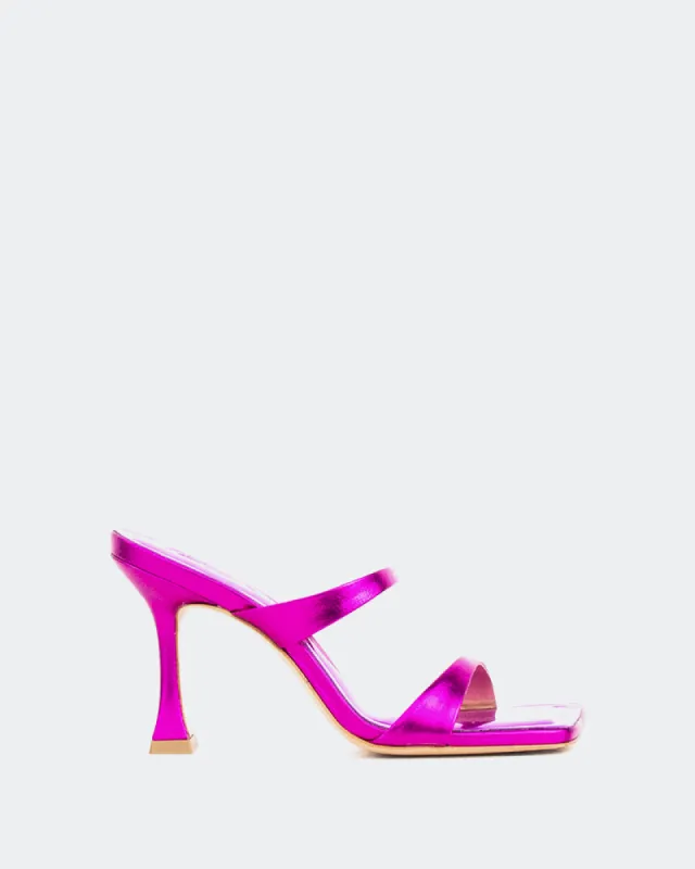 Pyramid Fucshia Metal made by L'Intervalle