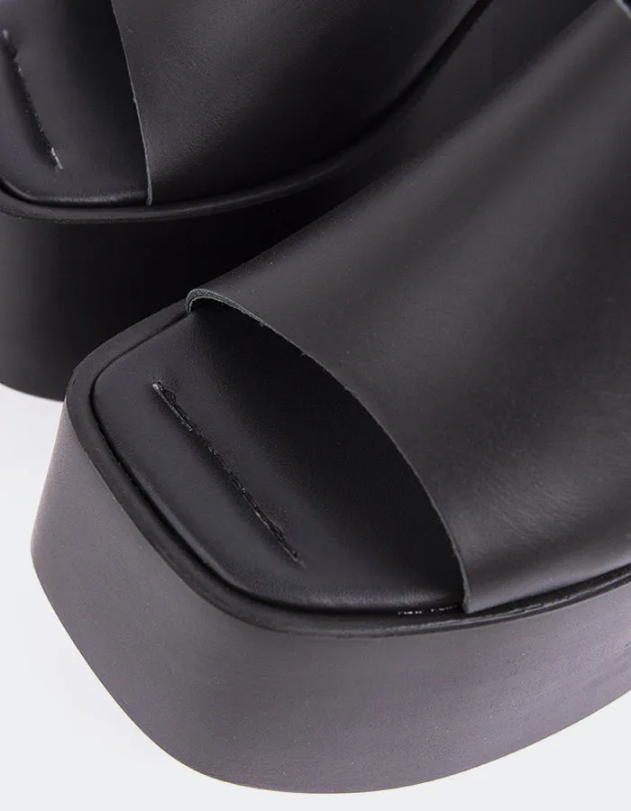 Fidèle Black Leather sold by L'Intervalle product image thumbnail 4