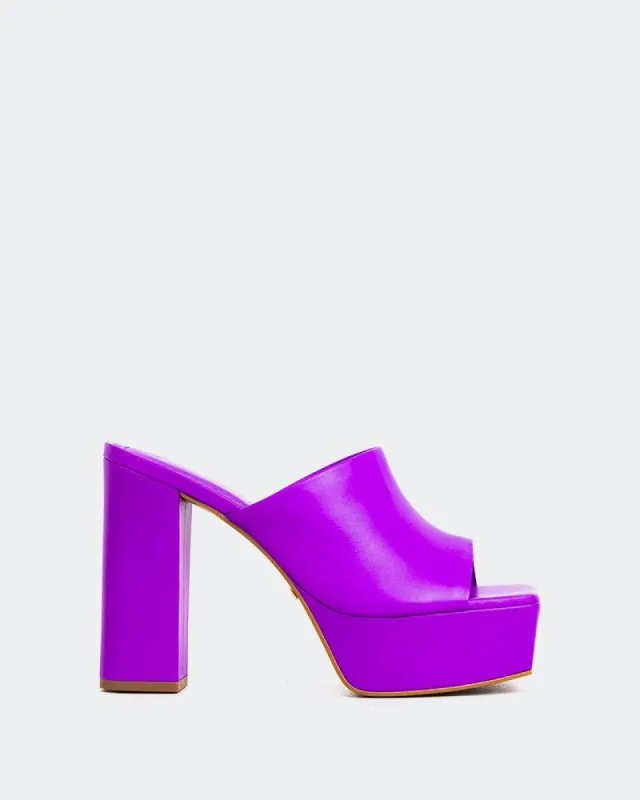 Leva Violet Leather sold by L'Intervalle