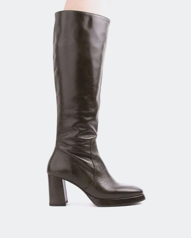 Oakley Khaki Leather sold by L'Intervalle