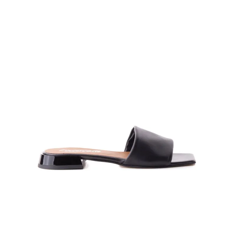 Piazza Black Leather sold by L'Intervalle