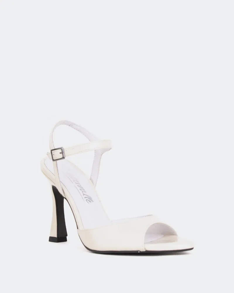 Miracle Off White Patent/Vern.Blanc Cassé sold by L'Intervalle product image thumbnail 2