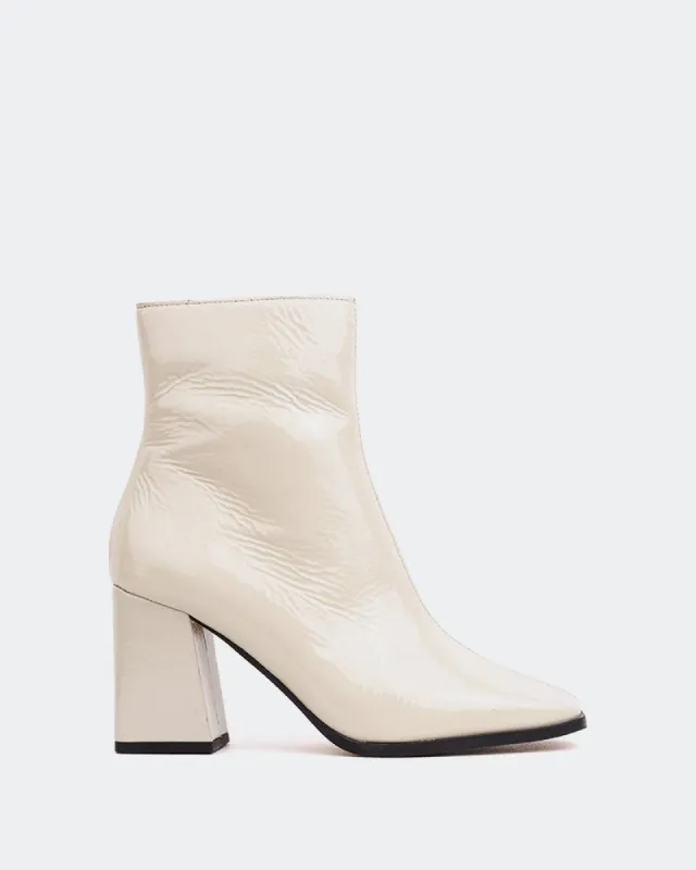 Foggia Off White Naplack sold by L'Intervalle