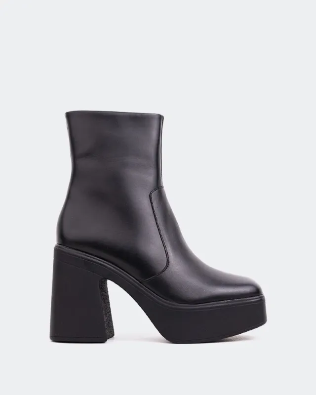Bolzano Black Leather sold by L'Intervalle