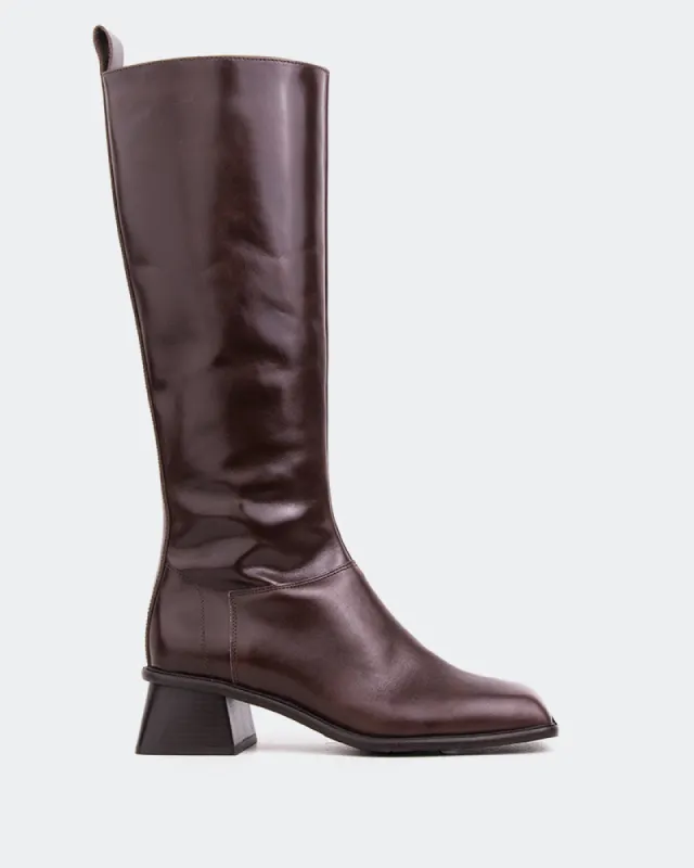 Bellerive Brown Leather sold by L'Intervalle