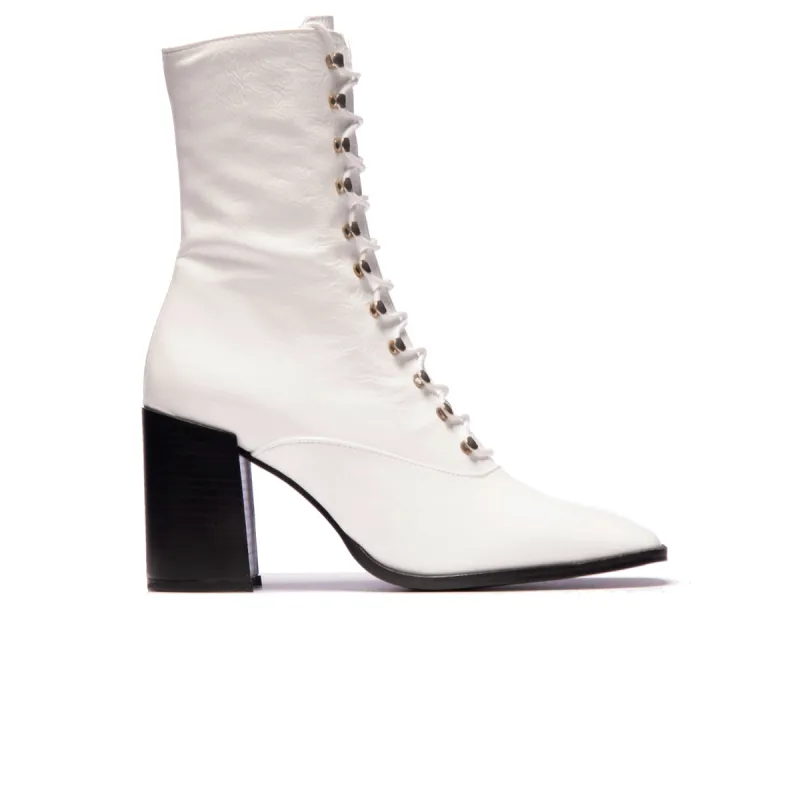 Malmo White Naplack sold by L'Intervalle