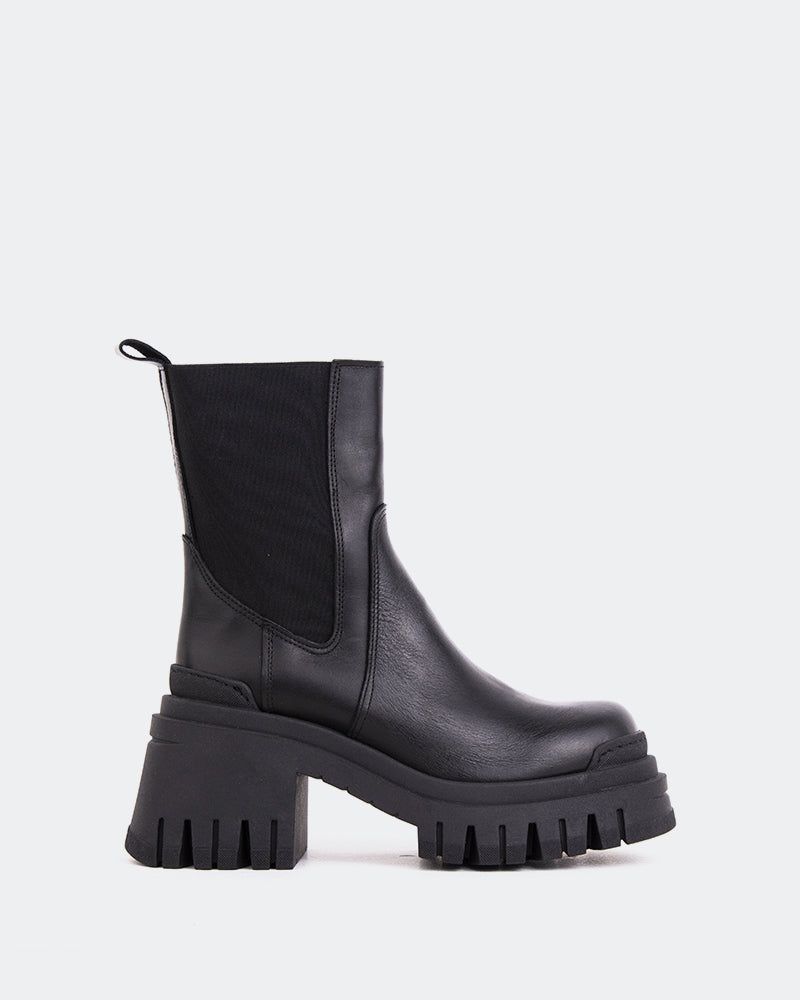 Moose Black Leather sold by L'Intervalle