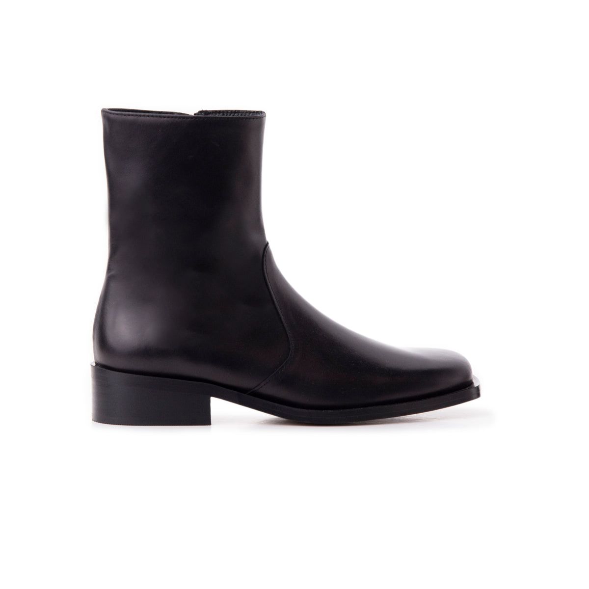 Fargo Black Leather sold by L'Intervalle