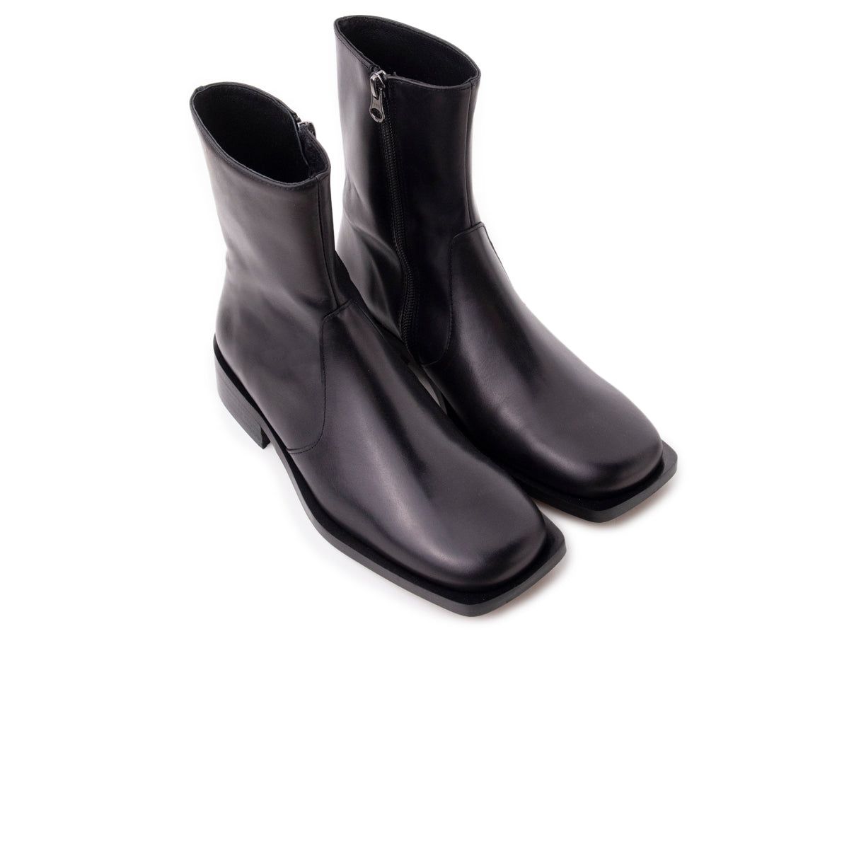 Fargo Black Leather sold by L'Intervalle product image thumbnail 2