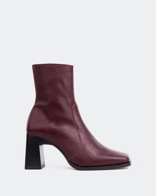 Chard Burgundy Leather sold by L'Intervalle