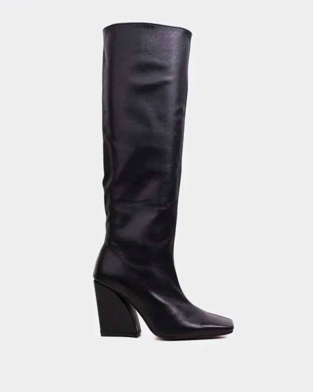 Blythe Black Leather sold by L'Intervalle