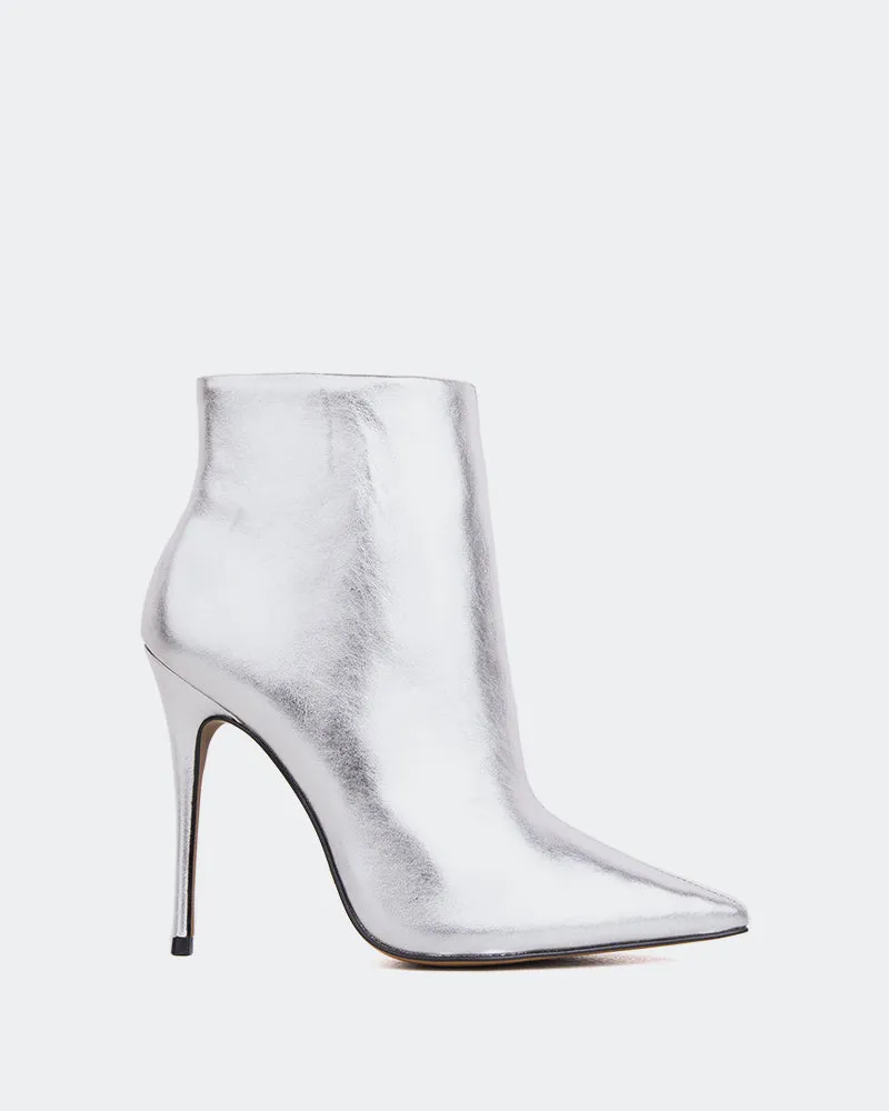 Beauty Silver Metal sold by L'Intervalle