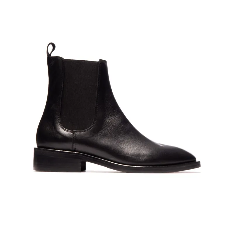 Bunbury Black Leather sold by L'Intervalle