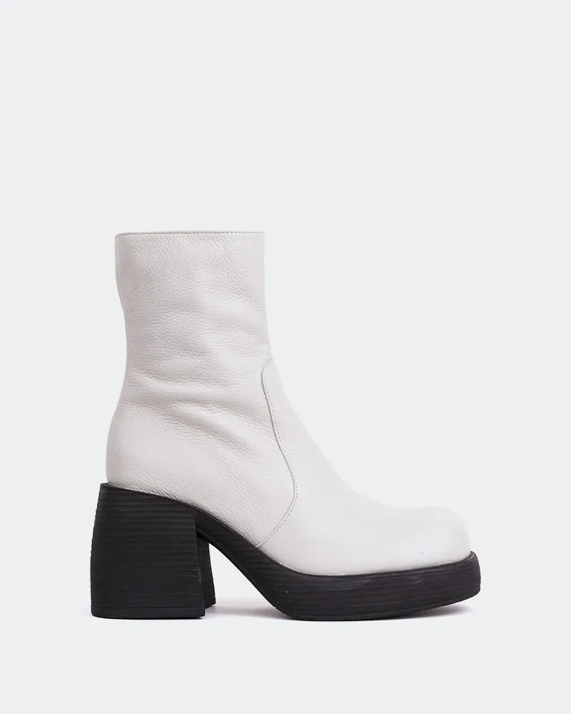 Chamonix Off White Leather sold by L'Intervalle