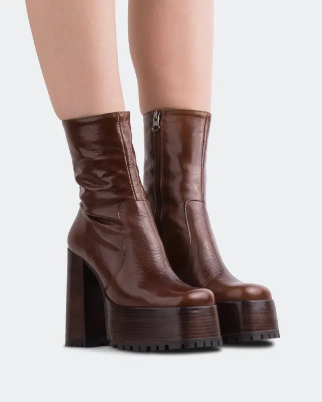 Mackenzie Chestnut Leather sold by L'Intervalle