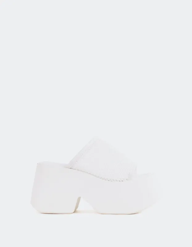 Authentic White Crochet sold by L'Intervalle