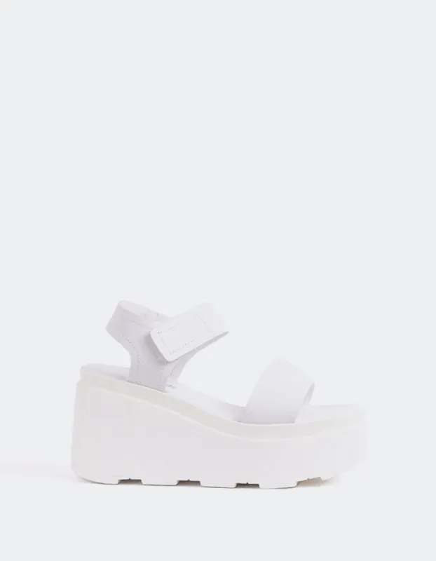 Ideal White Leather sold by L'Intervalle