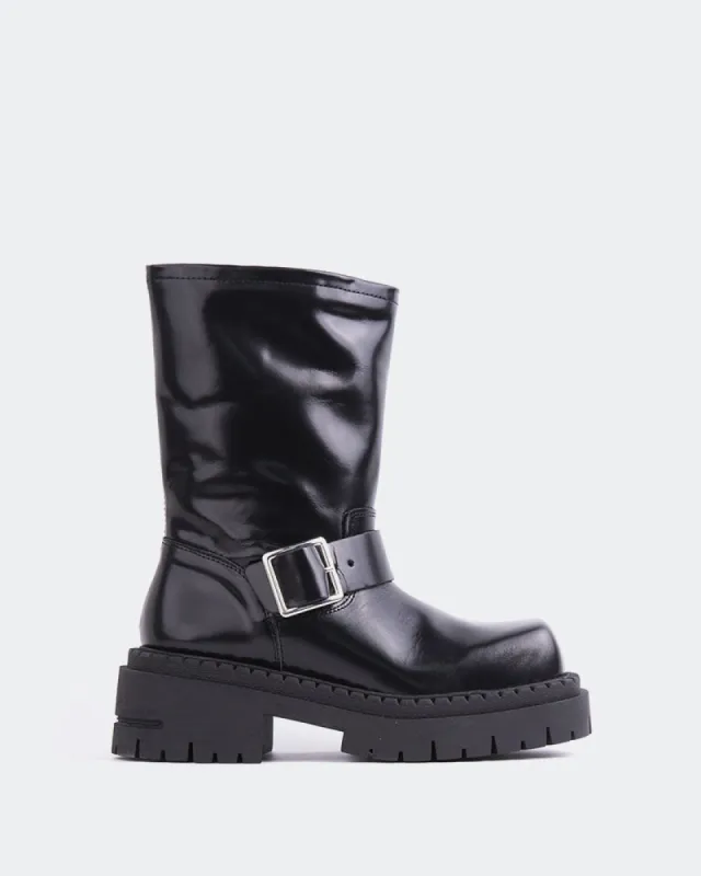Zaka Black Leather sold by L'Intervalle