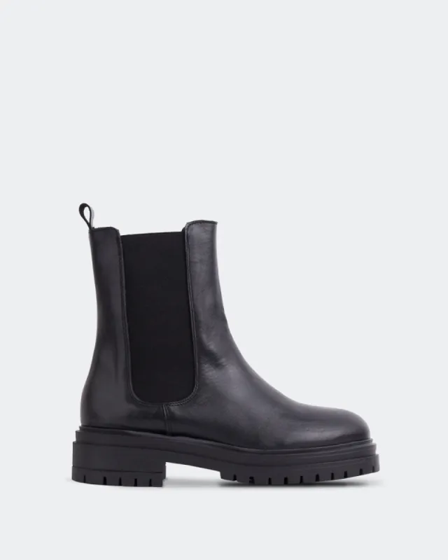 Okari Black Leather sold by L'Intervalle