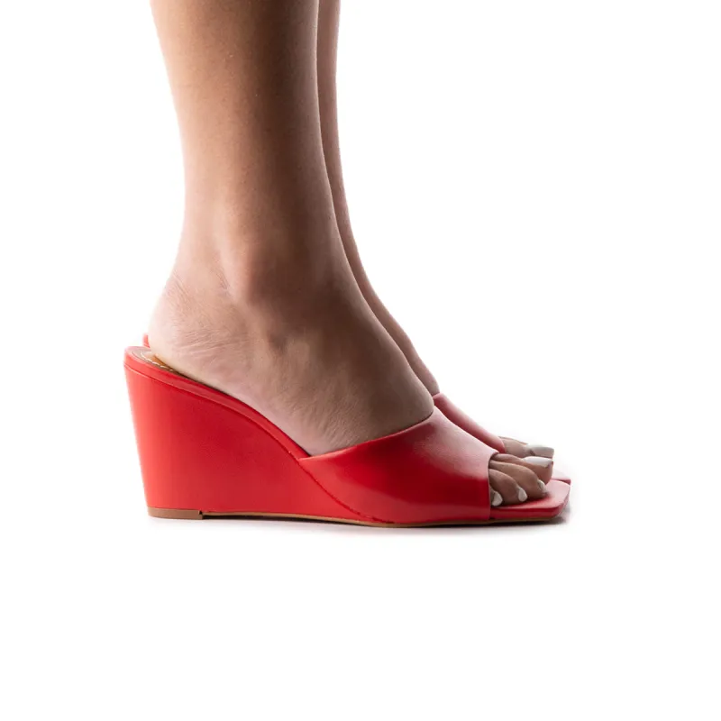 Toscana Red Leather sold by L'Intervalle