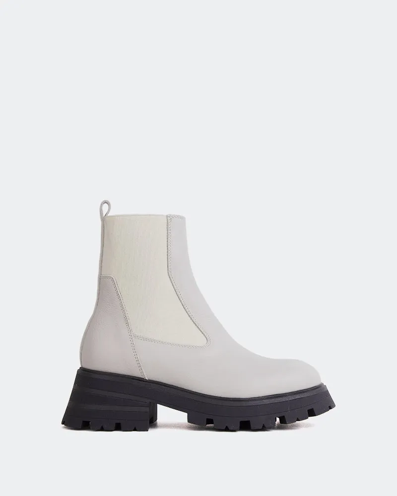 Bootle Off White Leather sold by L'Intervalle